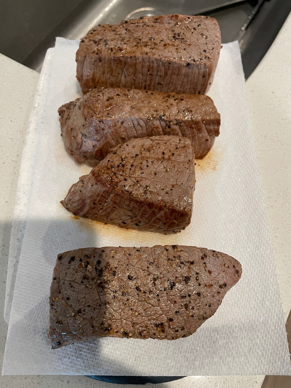 牛肉の表面を焼いたところ