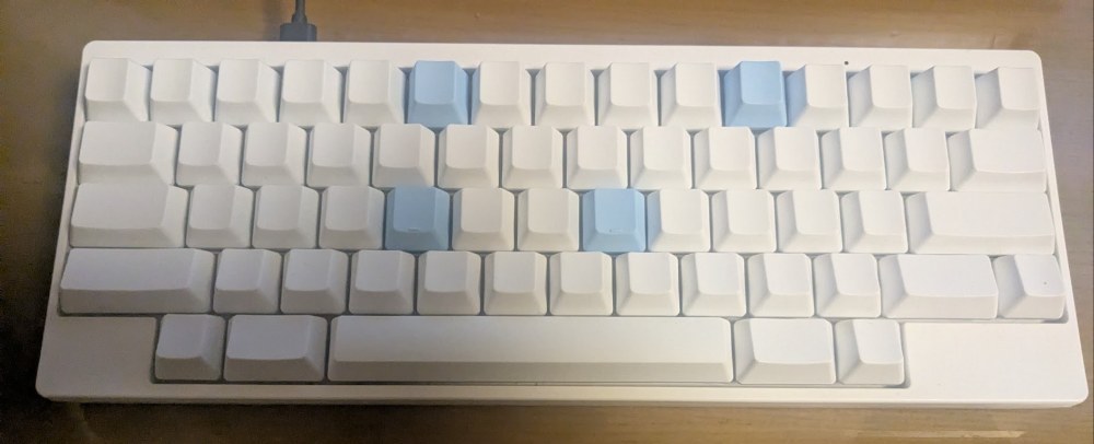 FとJ、5と0のキートップを水色のものに変更。