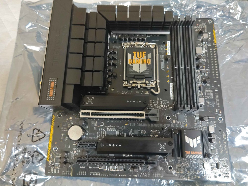 マザーボード表面