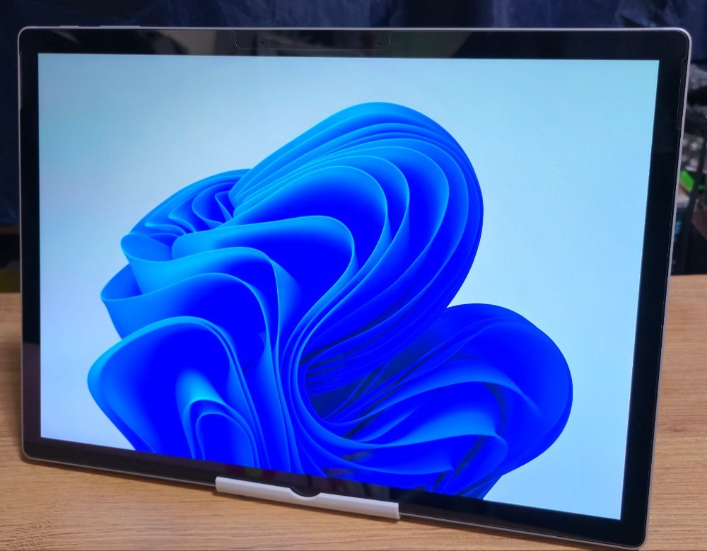 タブレット 昔ダイゾーで買ったタブレットスタンド優秀過ぎない?この子15インチなんですけど