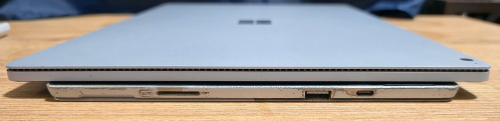 Pro7の方がやや厚みがある