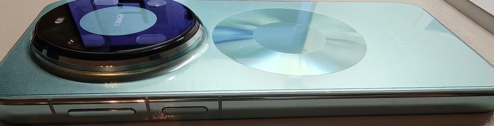 真ん中のリングは非金属らしい