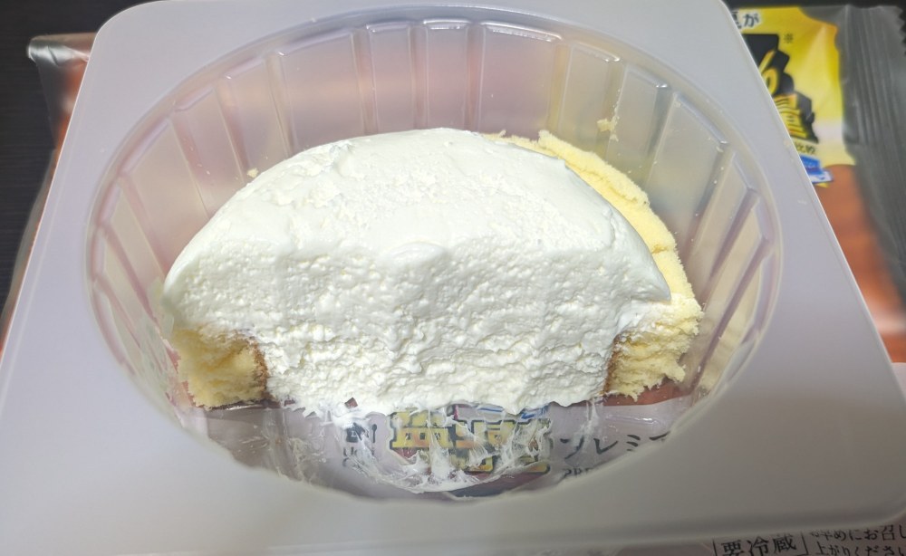 プレミアムロールケーキ(食べかけすまんな)