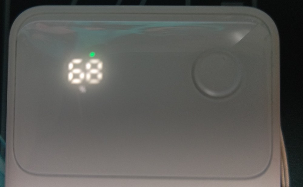 低電力モード中は緑のランプがつく
