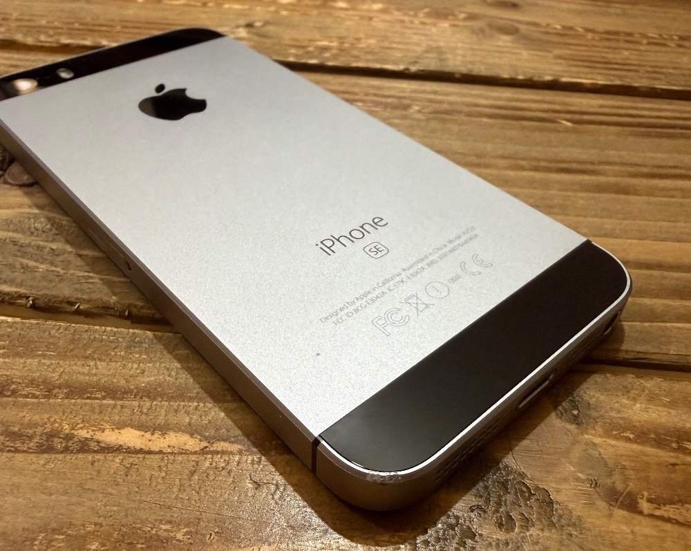 わたしのiPhone SE１ （iPhone５シリーズと同じ筐体なので懐かしく感じる方も多いかと）