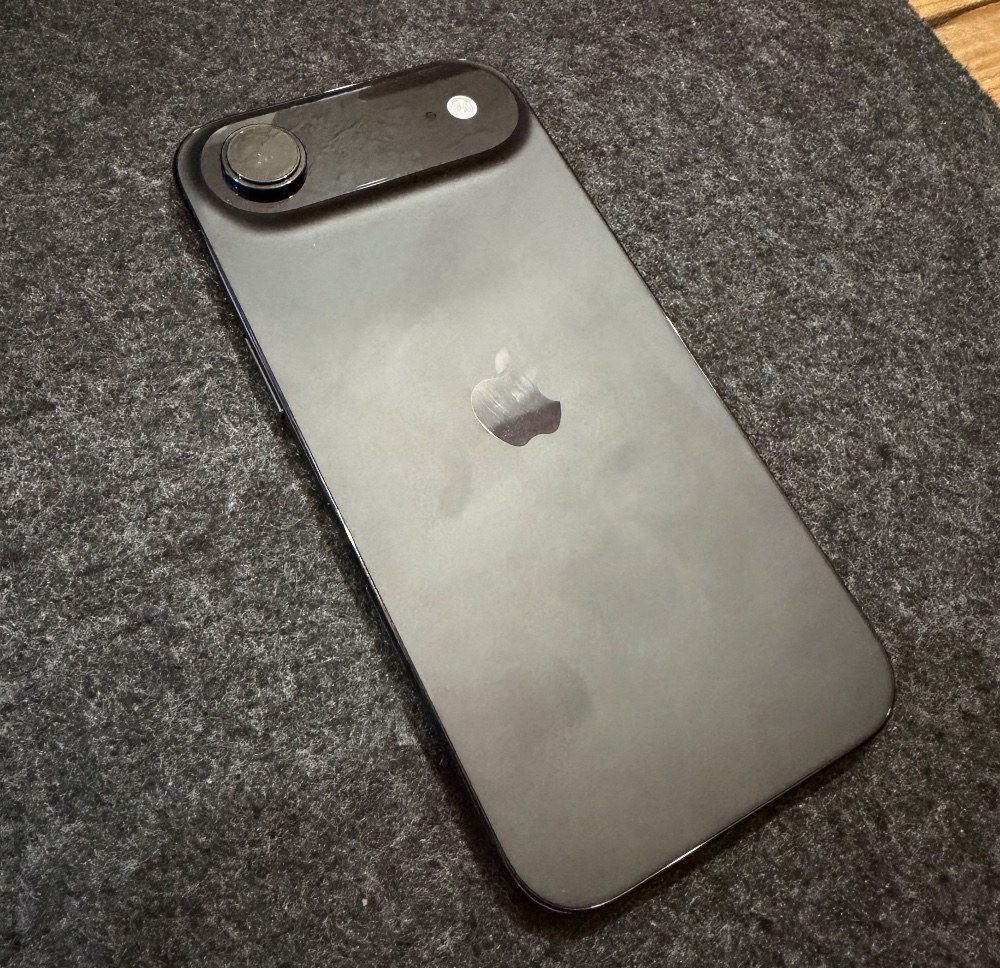 所有していた iPhone Air スペースブラック（売却済）