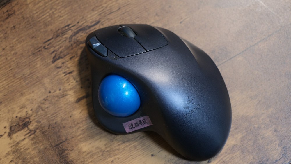 私の長年愛用しているマウス(Logicool M570)このマウス(Logicool M570)はボール径が35mmであり、25mmのボールのnapeより径は大きい。この差がどう出るか。