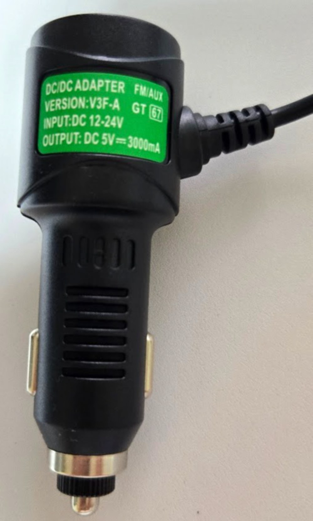 付属のシガーソケット - USB-Cケーブルは5V3A出力