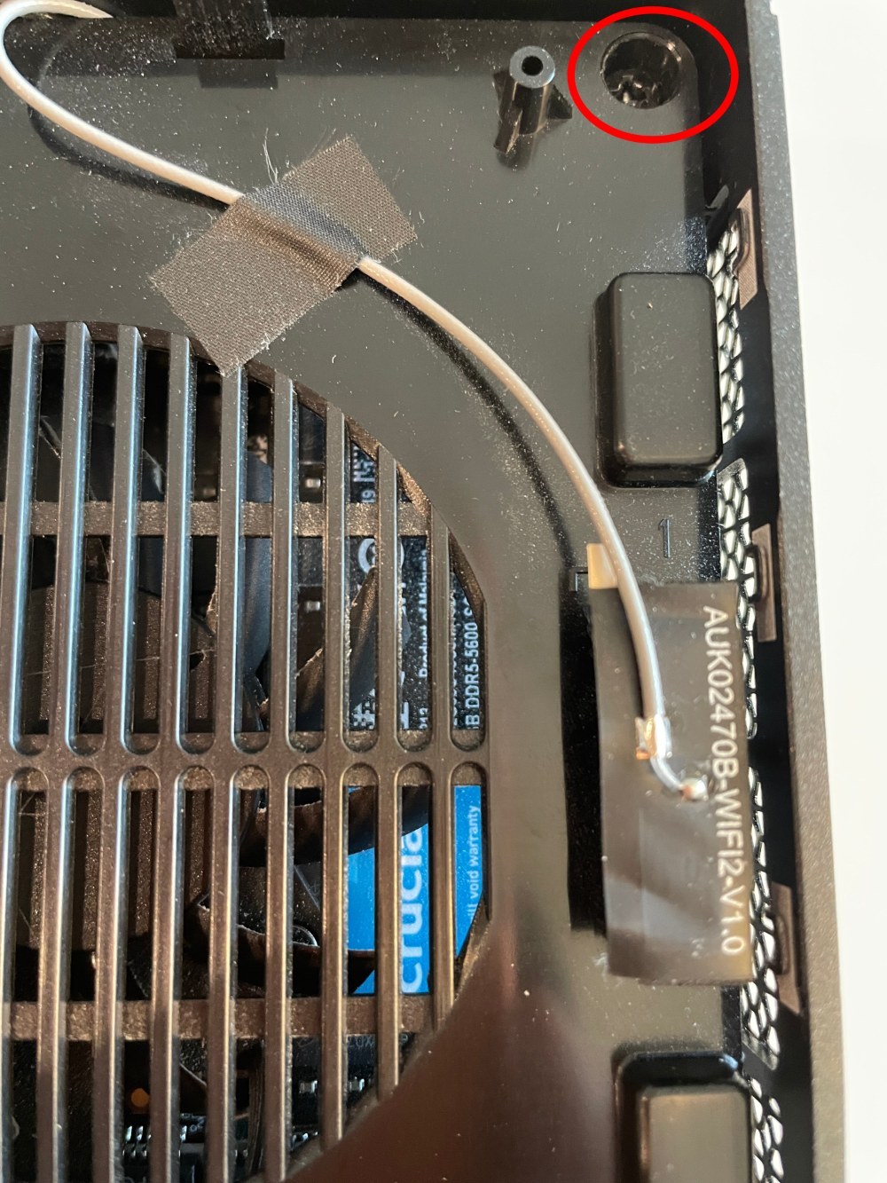 中にはCrucialのDDR-5600のメモリが