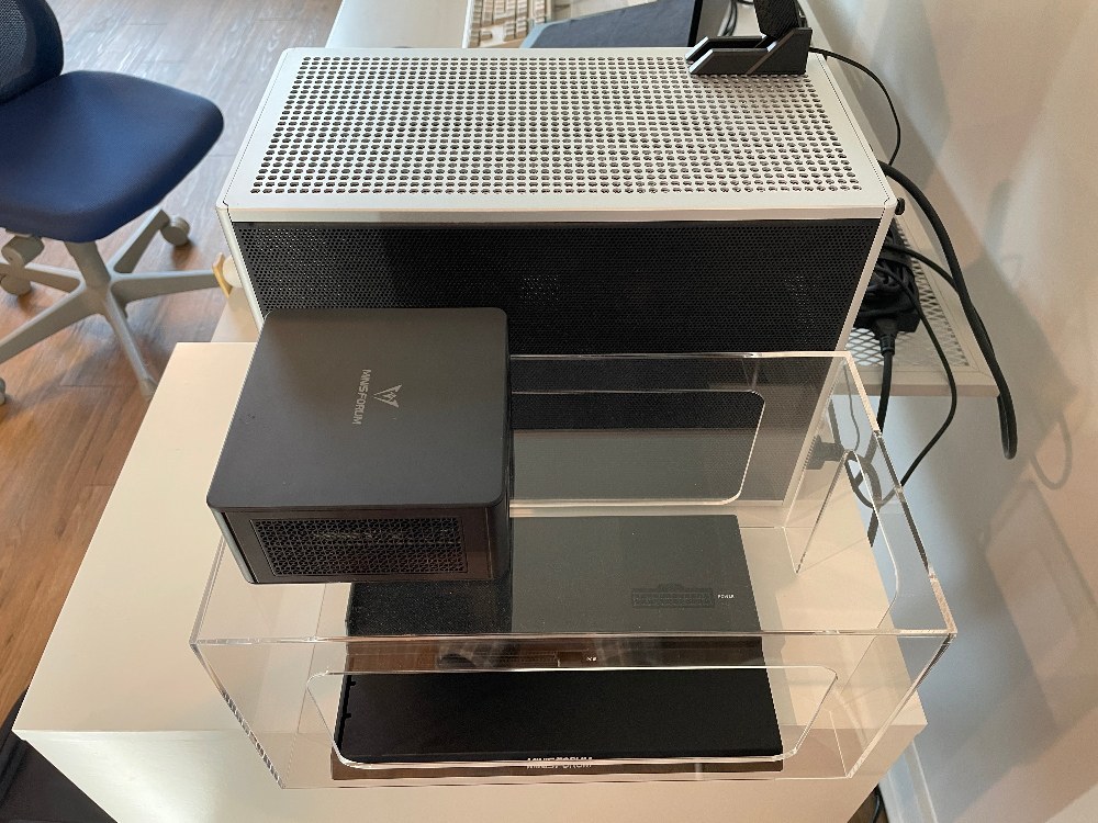 実はデスクトップPCと、ミニPC+外付けGPUは大きさが同じだった！
