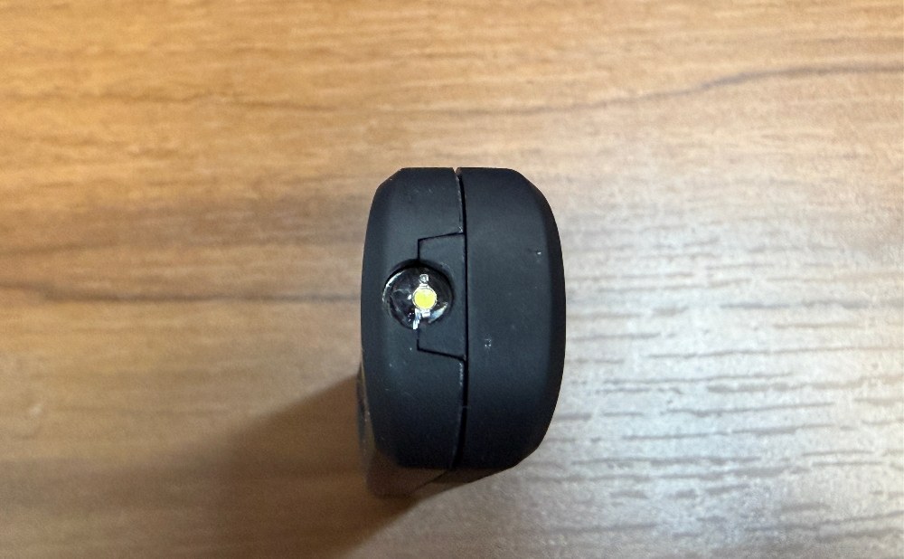 先端部には簡易的なLEDライト