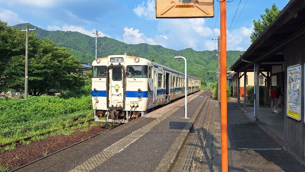 キハ47-8126 = 厳木駅、2025年8月(筆者撮影)