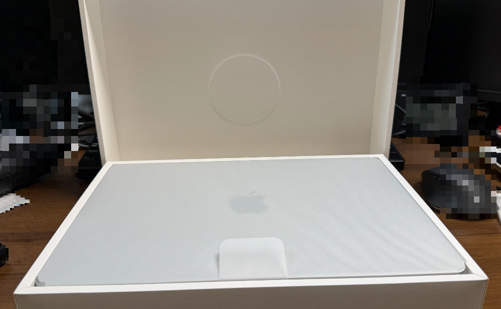 丁寧に包装されたMacBookAir