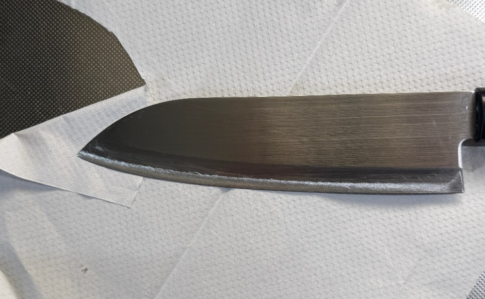 研磨後の刃先（左側）