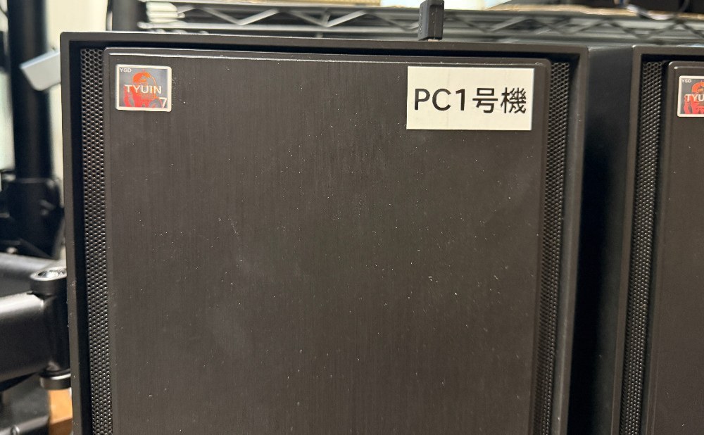 PC1号機にはRyzen7 2700を組んでいるので「TYUIN7」のステッカーを貼ってみました
