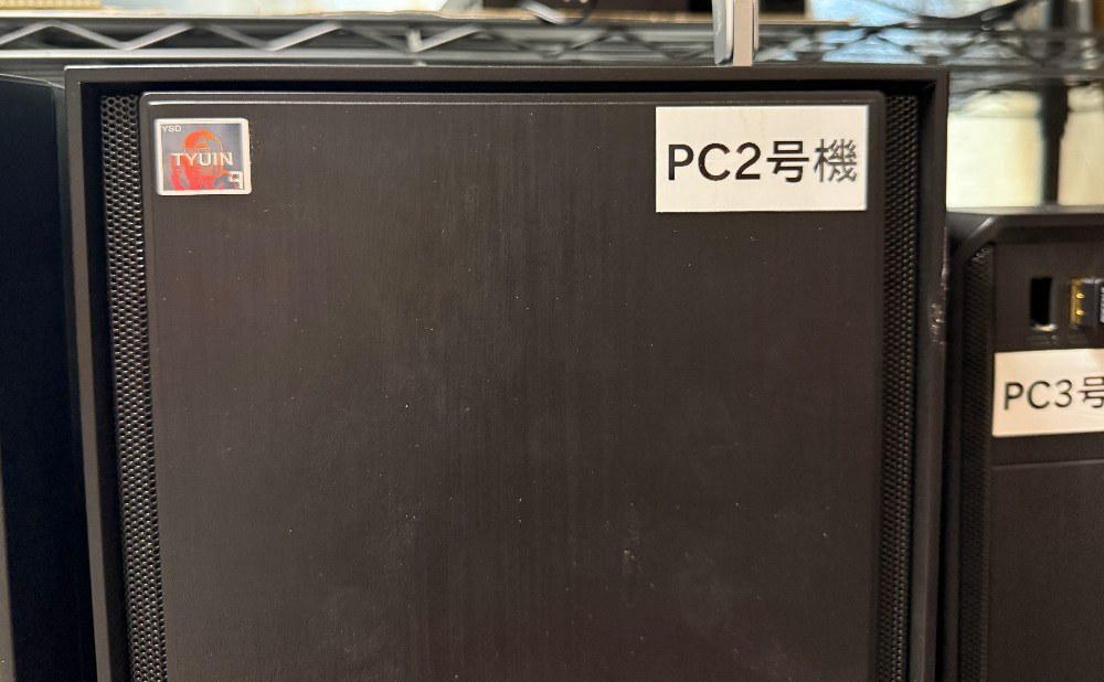 PC2号機にはRyzen9 3900を組んでいるので「TYUIN9」のステッカーを貼ってみました