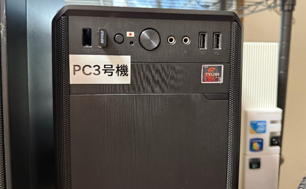 PC3号機にはRyzen3 3100を組んでいるので「TYUIN3」のステッカーを貼ってみました