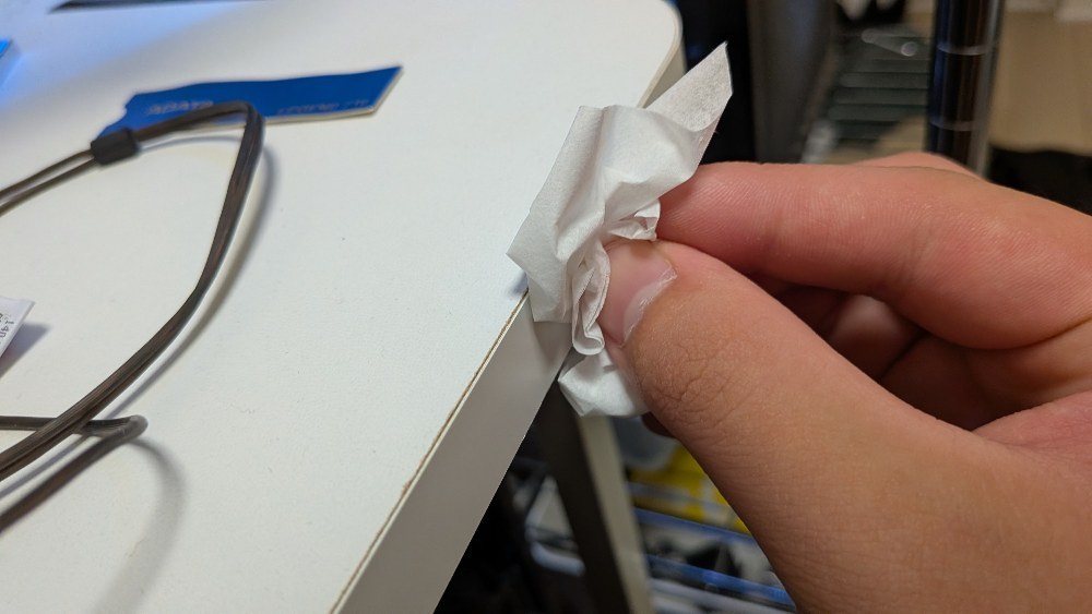 少し拭いてから貼るのをおすすめ