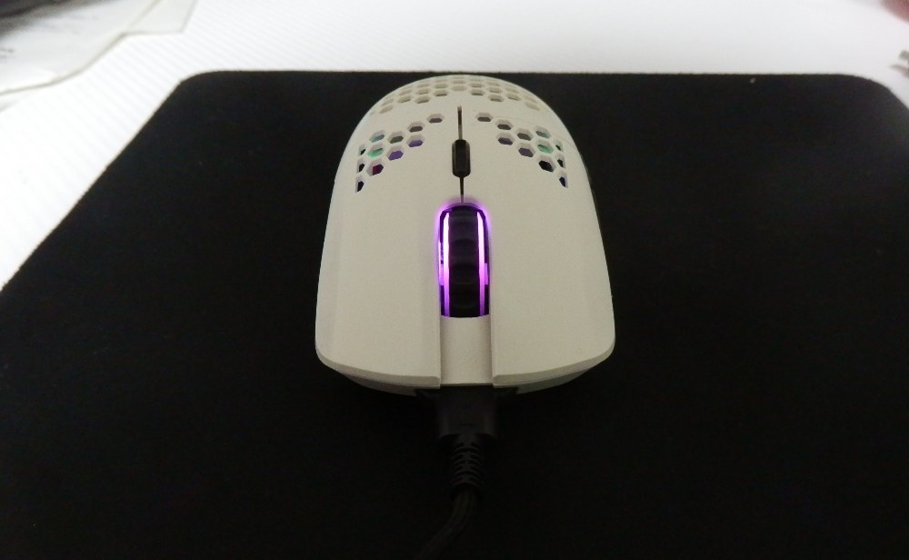 前側からの写真。別にこの写真を見ても何も感じないはず。申し訳ない。