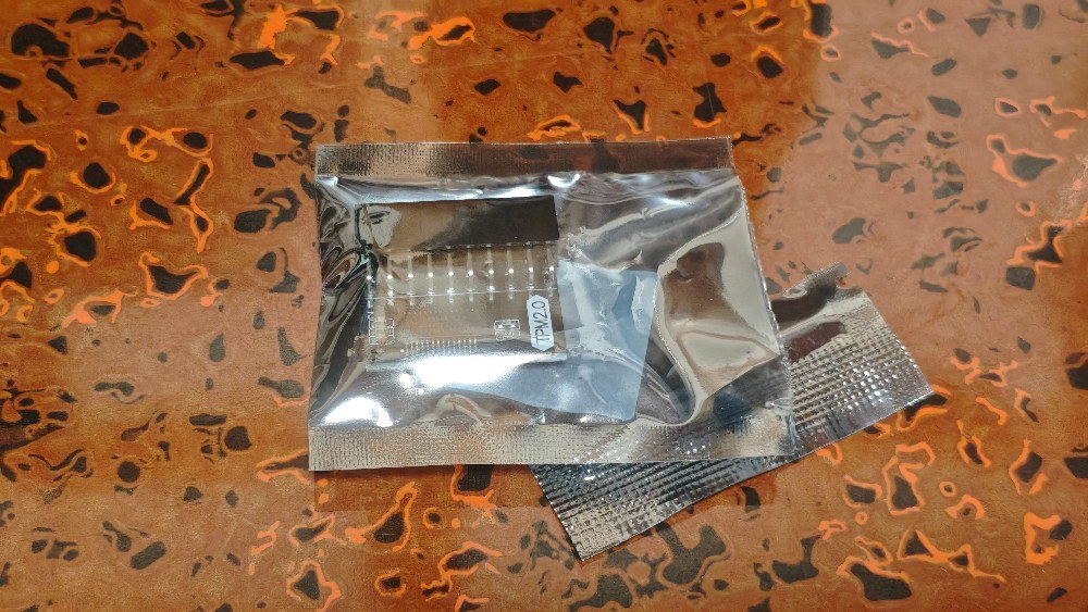 中華袋から静電気防止袋に入って届いた