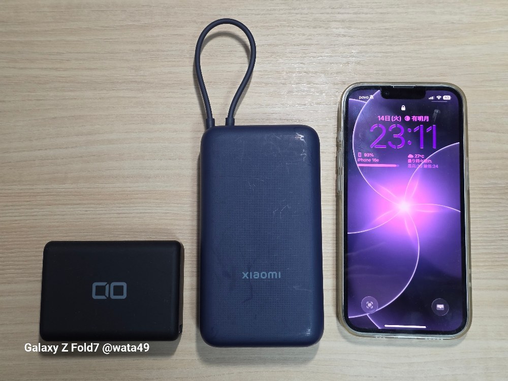 CIO 10,000mAhバッテリーとiPhone 16eとの比較