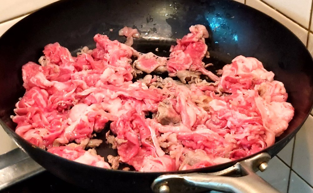 写真:牛肉の調理