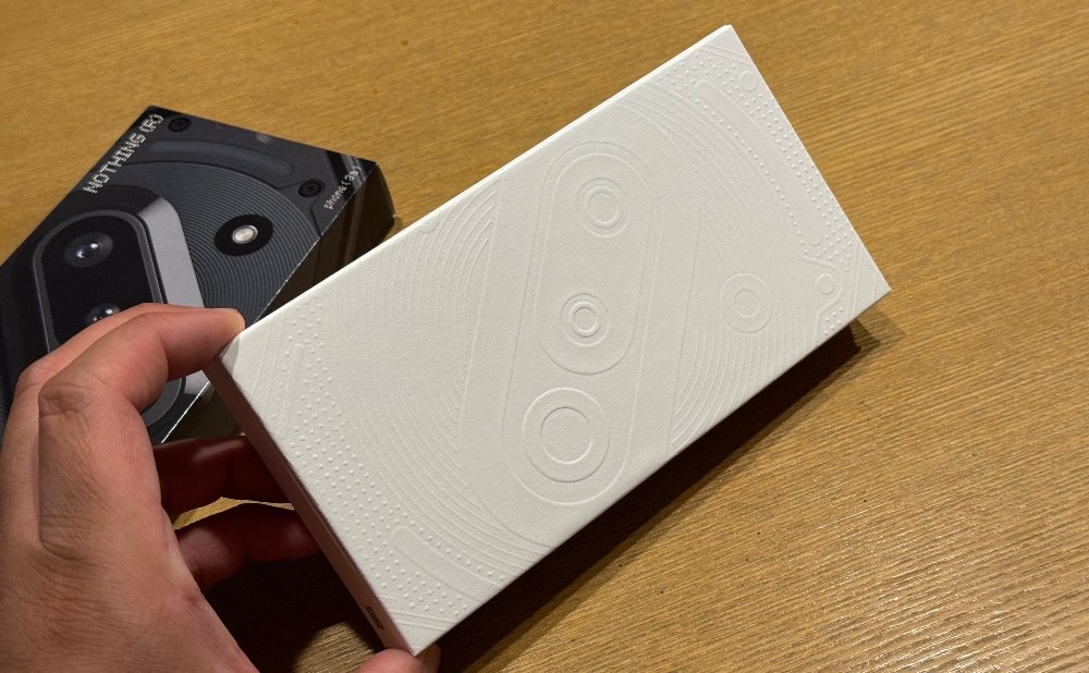 箱の表面がでこぼこしてます。凝ってるね。