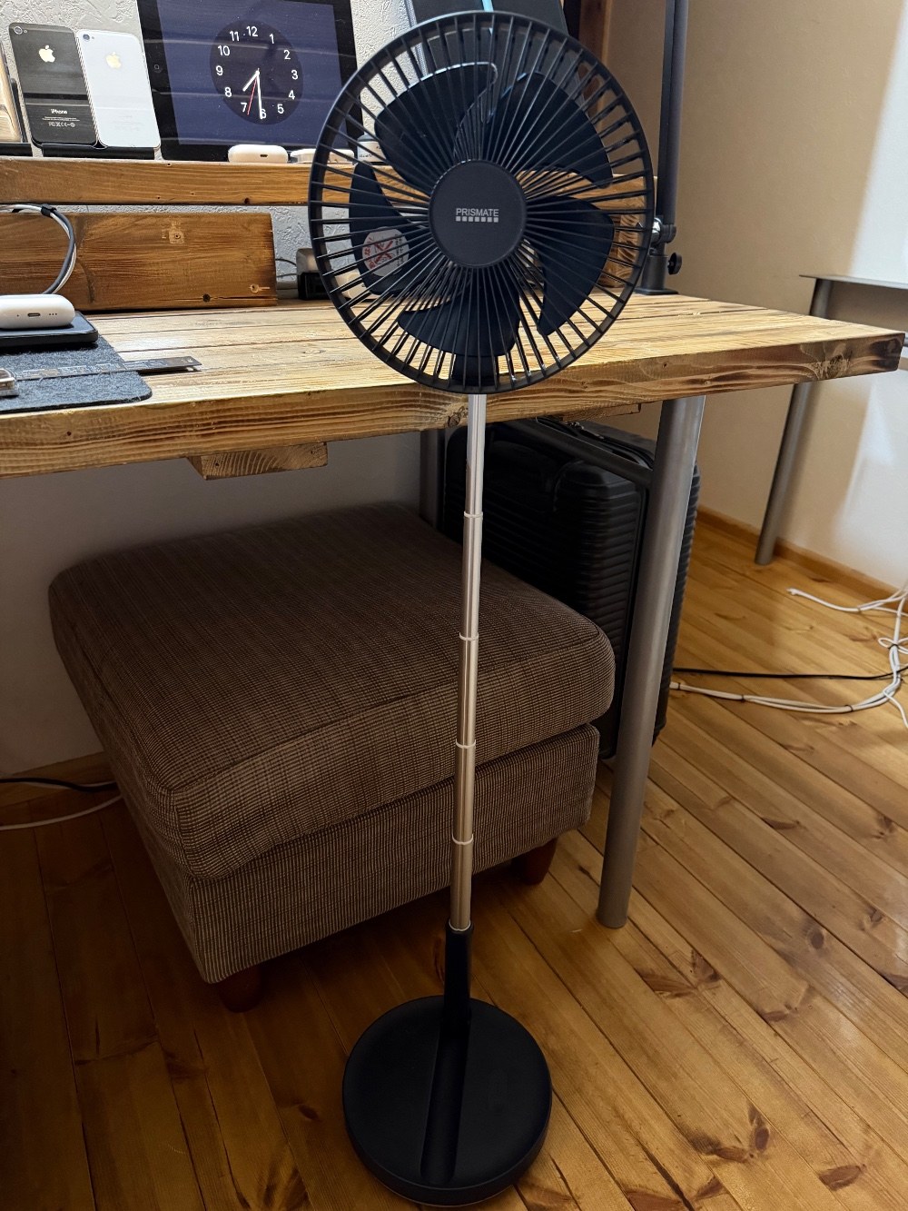 最大で95cm、十分な高さ、そしてスリムだから邪魔にならない!普通の扇風機のダサさと圧迫感から解放された気分