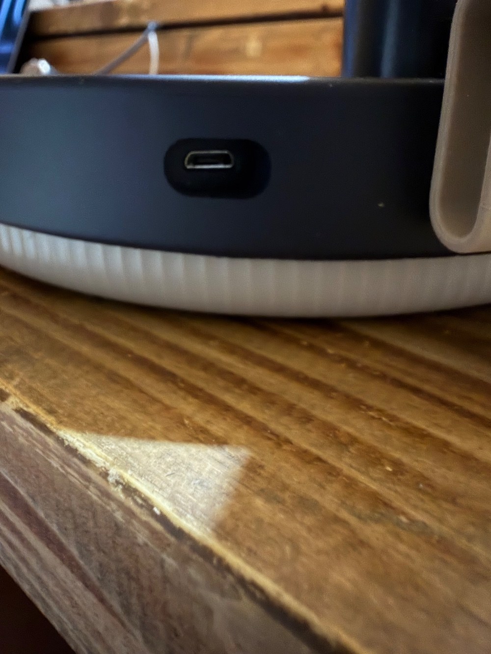 あぁ・・安い理由はこれ。悪名高きMicroUSB。まぁ我慢。