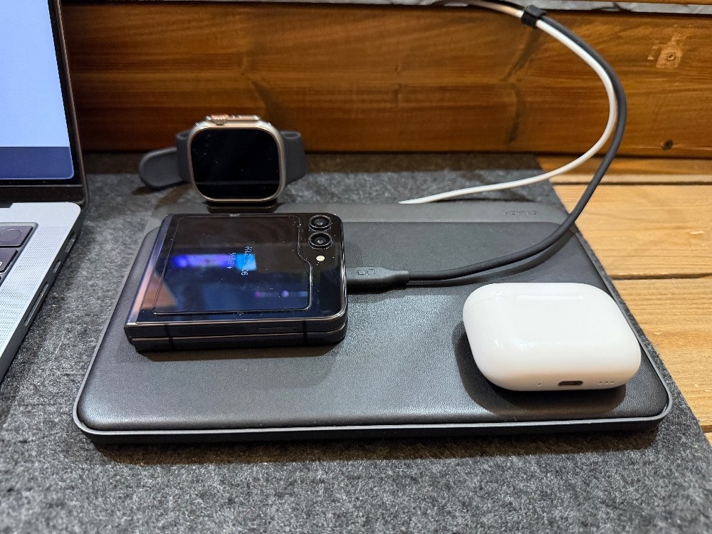 普段はこんな感じかな。充電はコードが一番安心最速。。。