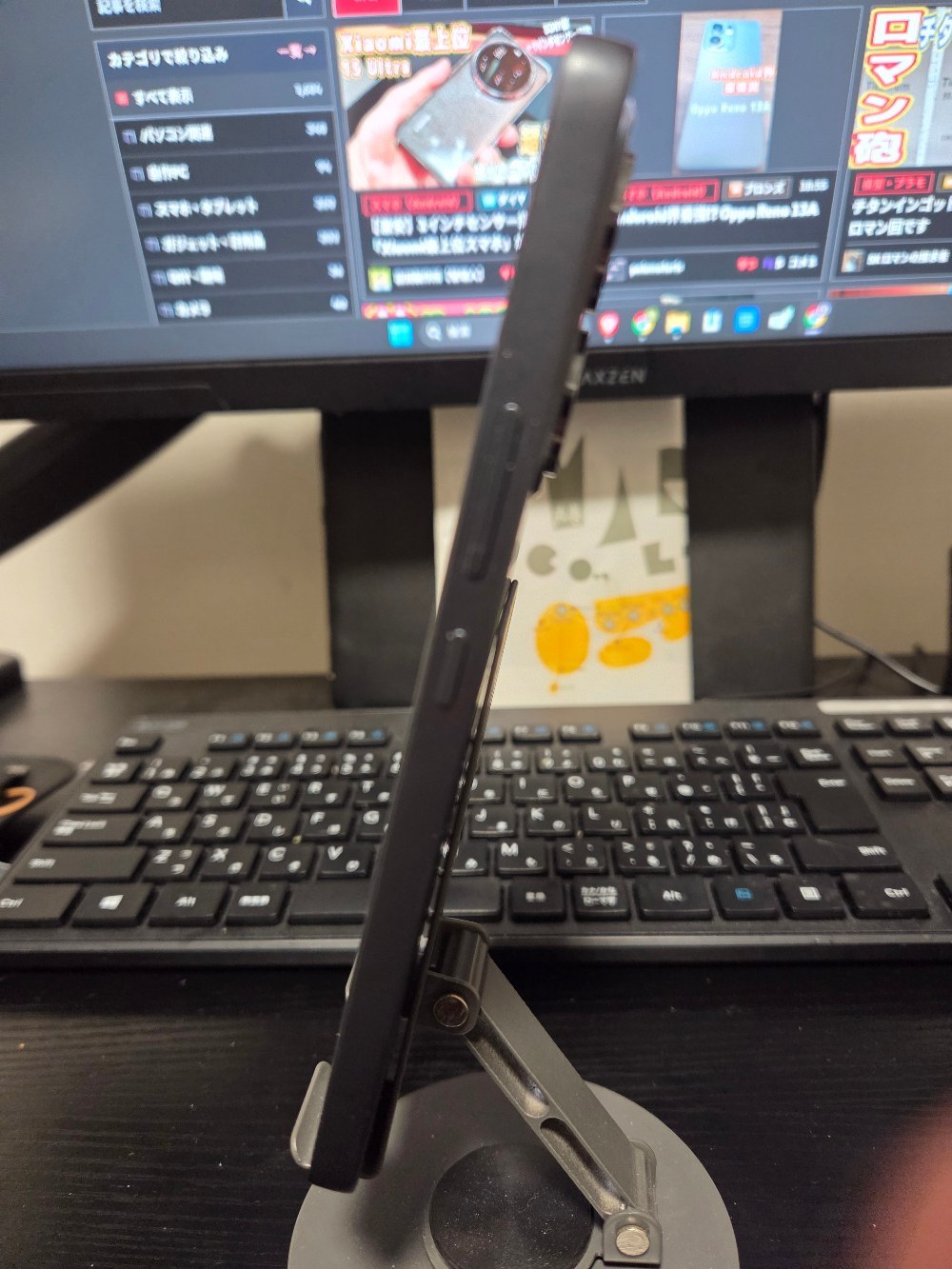 右側面です。上から音量ボタン、電源ボタン。フトゥーすぎて言葉になりません。