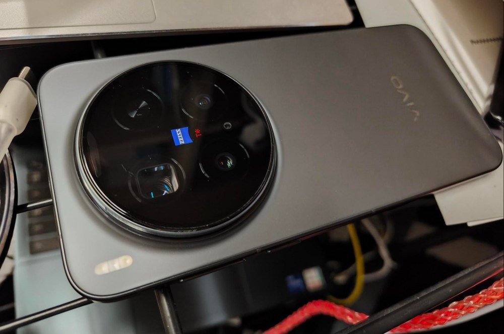 ベンチマーク上がりで休んでいるx300 pro