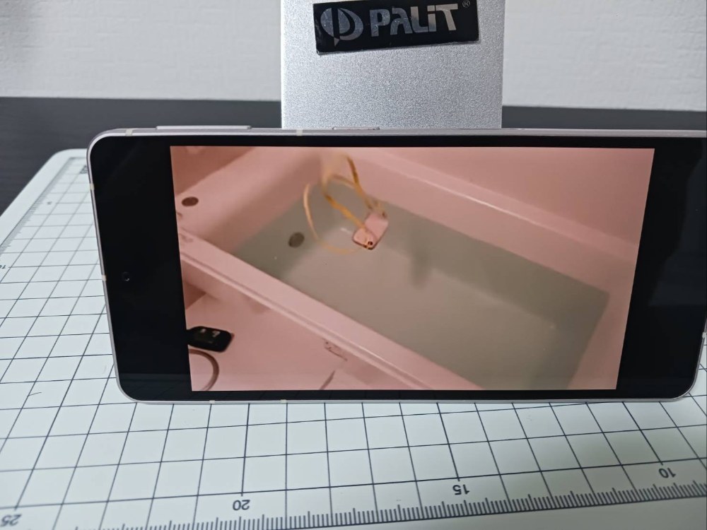 吉田さんのiPhoneAirの動画より風呂にぶっ飛ばすシーン
