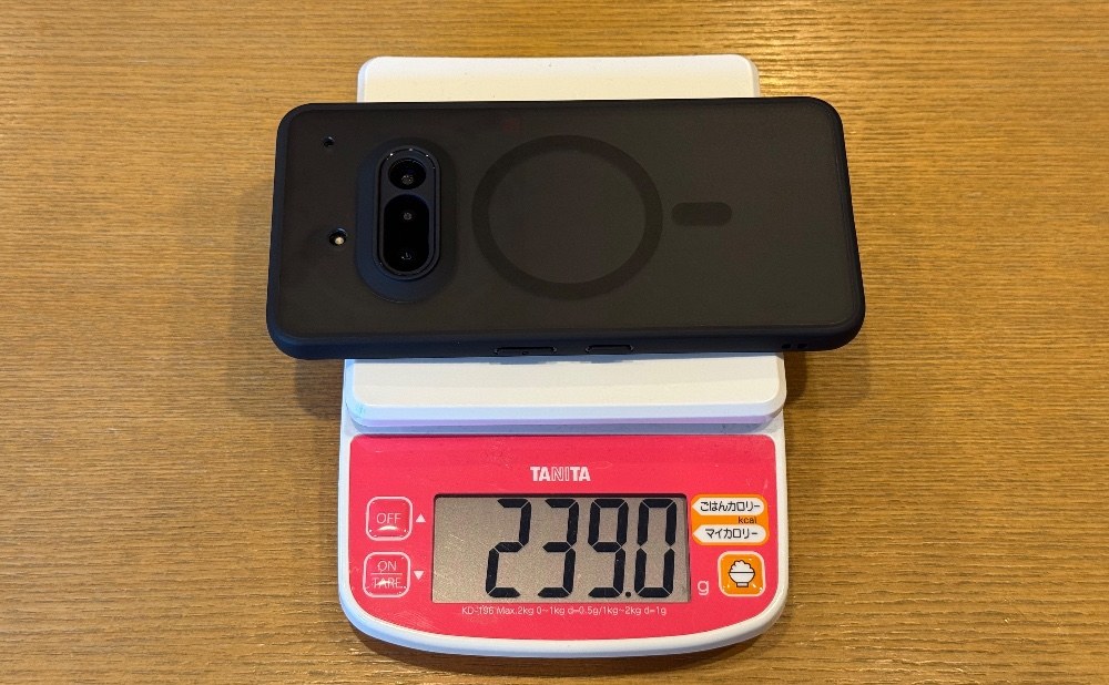 239g。iPhoneより大きいのに軽いやん