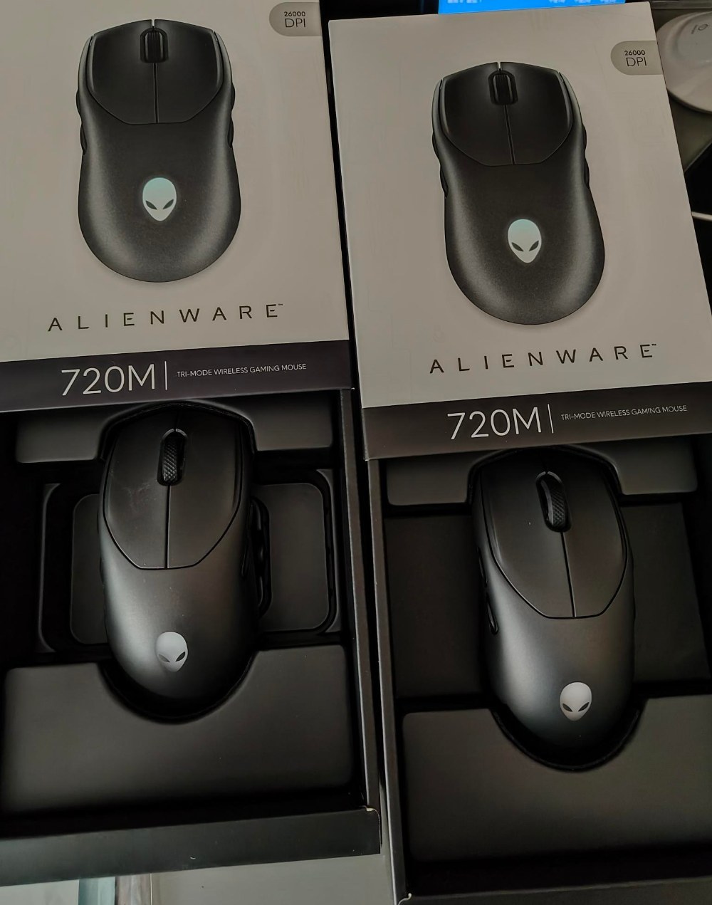 左が壊れた方、右が新品