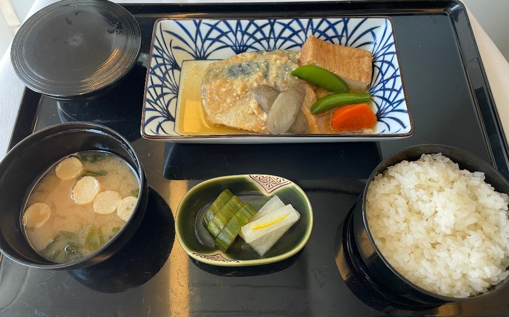 メインはサバ味噌煮だ