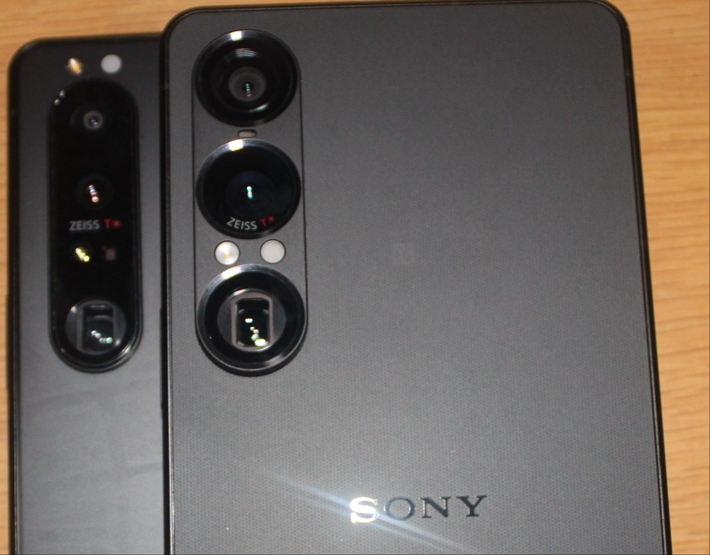 下:Xperia1 Ⅲ 上:Xperia1 Ⅶ