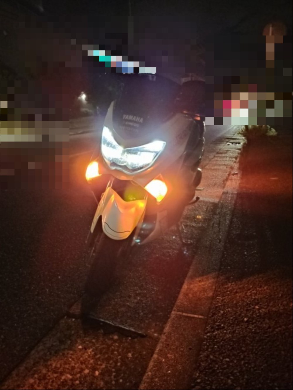 ヘッドライトは純正LEDのままで全然切れません。HIDに比べると暗いですね。