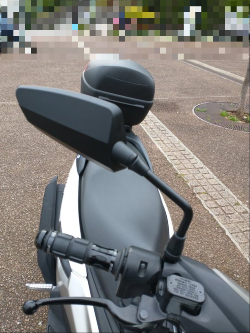 ブレが少なくシンプルでいいミラーですがどこで買ったか忘れました。