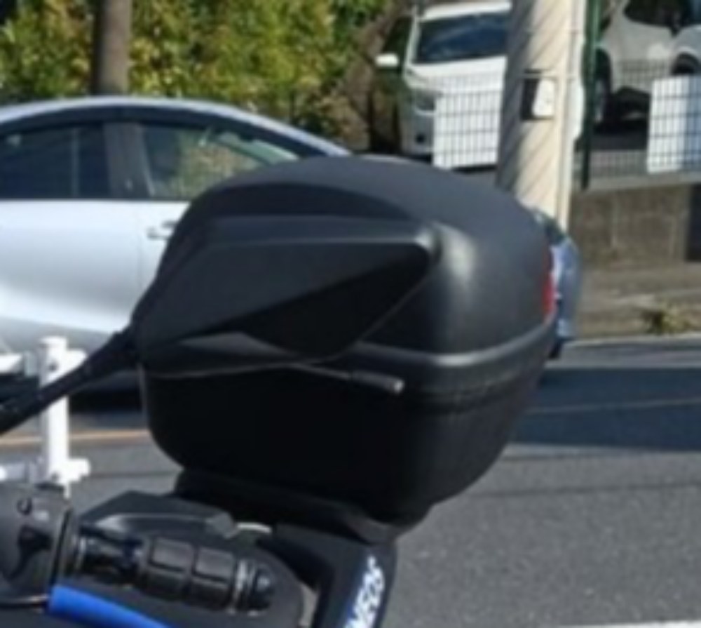 下に見えるのはENEOSのステッカーです。ガソリンはいつもENEOSで入れてます。