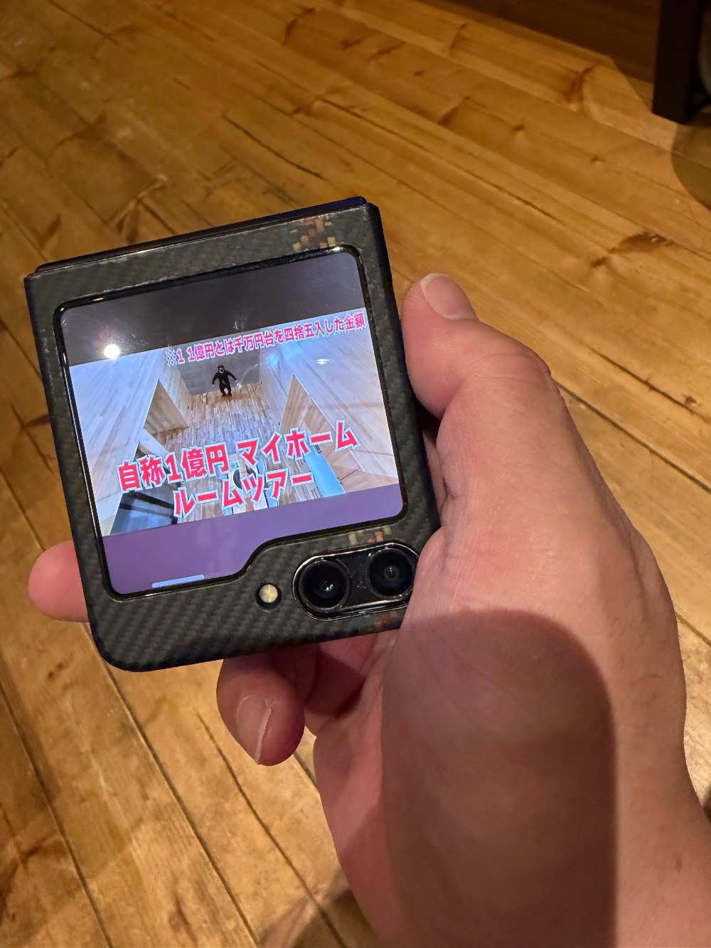 Galaxy Z Flip 5 カバー画面3.4インチ