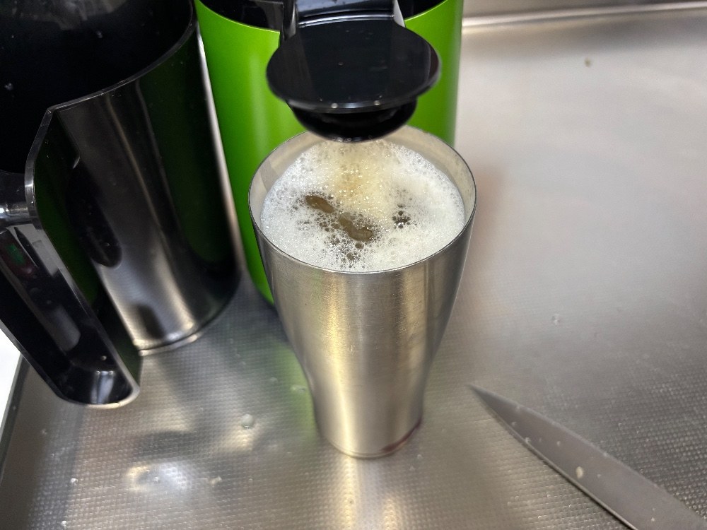 途中で溢れそうになったので、容器を変えました