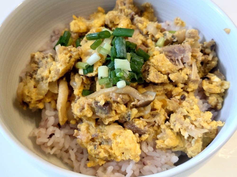 サバ缶のたまごとじ丼の図