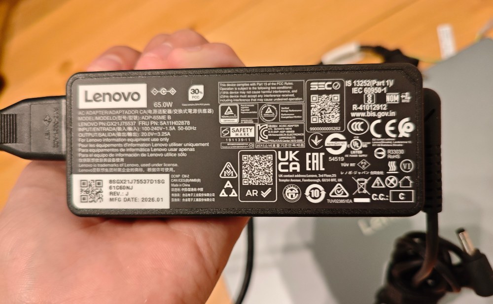 付属の電源ケーブル