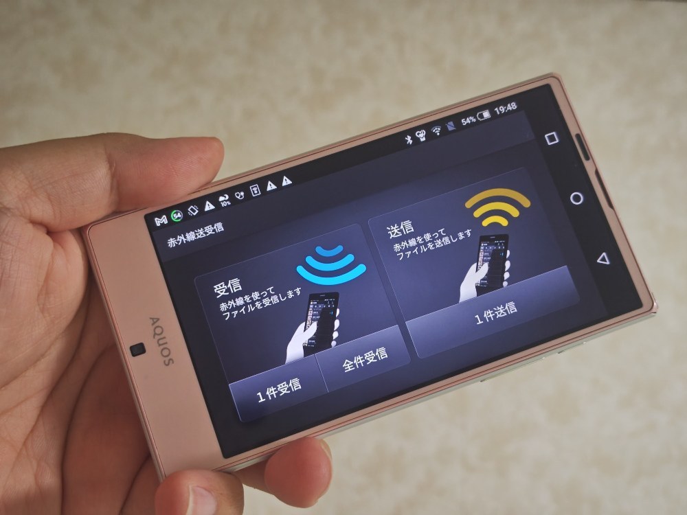 こちらも三辺狭額縁、SHV32