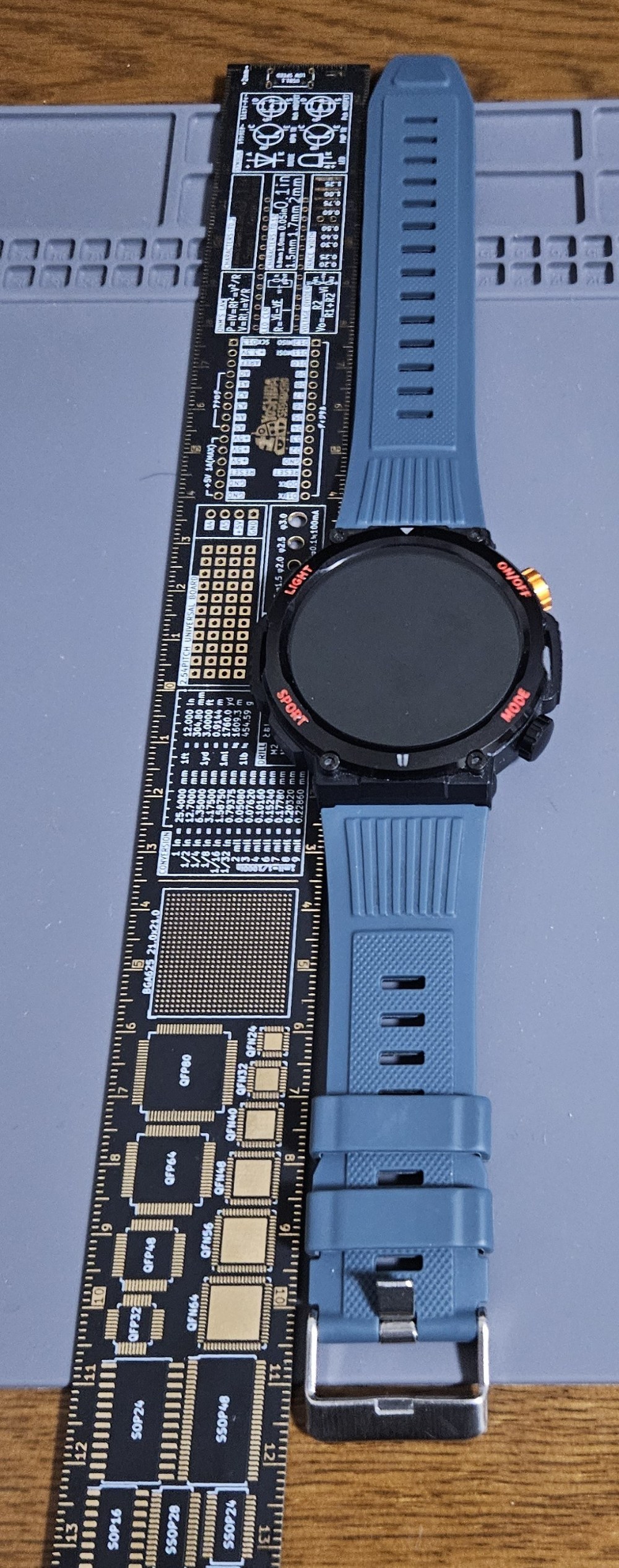 まぁ大体スマートウォッチってこのぐらいサイズ感なのかな…