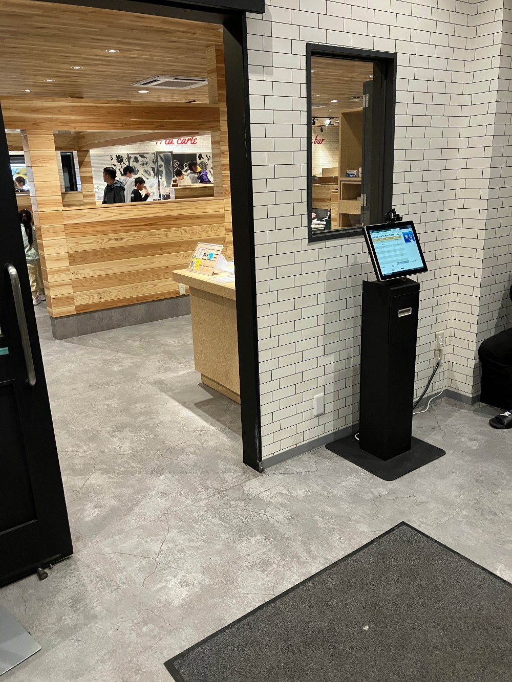 入り口と受付機