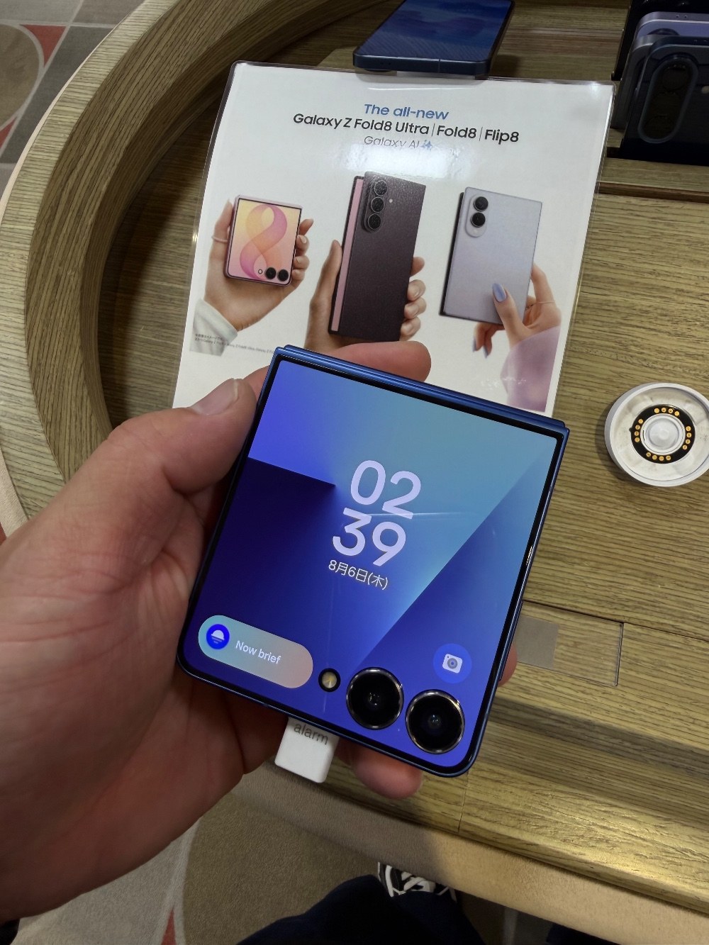 Galaxy Z Flip ７だけど、まぁ８と見た目はまず変わらんわな。