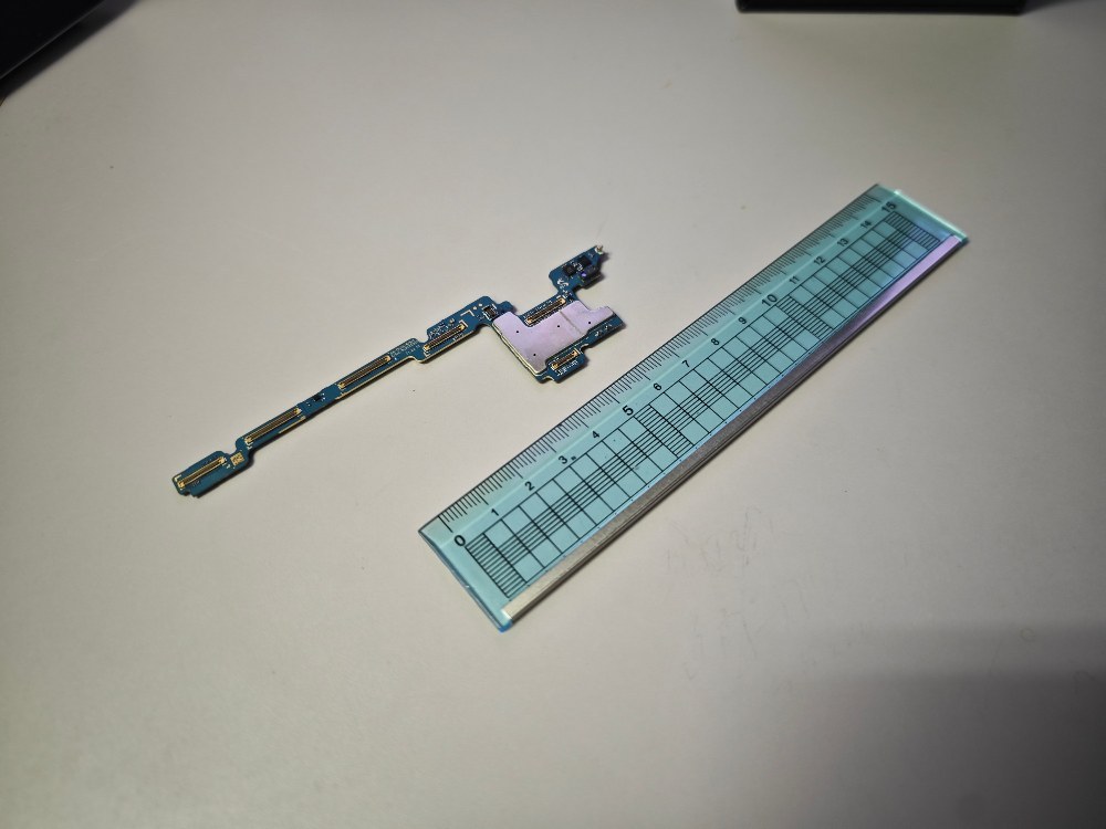 バッテリー交換時にぶっ壊したFold3サブ基盤