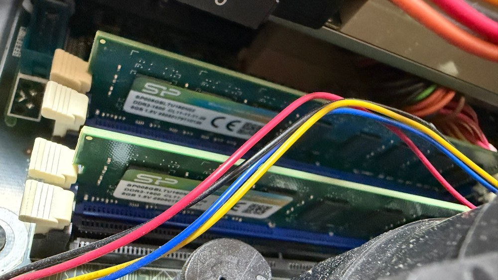 DDR3 16GB(8GB x2)にパワーup